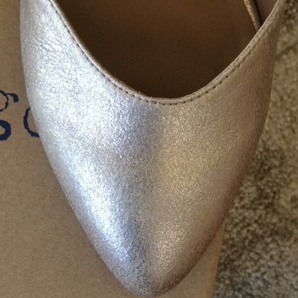 INDIGO RD. SIZE 6 GENETICS2 GOLD STRAPY SANDAL - Picture 8 of 8